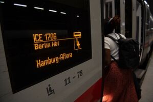 Vom 16. August bis zum 14. Dezember dauert die ICE-Fahrt zwischen Hamburg und Berlin 45 Minuten länger. (Archivbild), © Paul Zinken/dpa